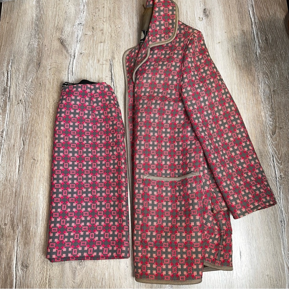 Vintage Welsh Woollens Real Welsh Tapestry 100% Wool Blazer Skirt Suit Pink Boho